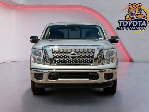 Used 2018 Nissan Titan SV w/ SV Convenience Package AWD/4WD image 2
