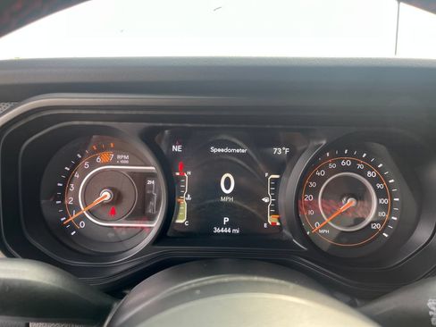 Used 2024 Jeep Wrangler Unlimited Rubicon w/ Convenience Group AWD/4WD image 13