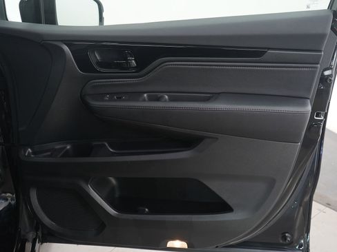 Used 2023 Honda Odyssey Elite image 12