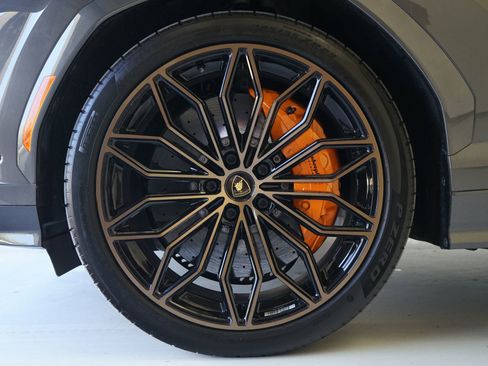 Used 2025 Lamborghini Urus SE image 36