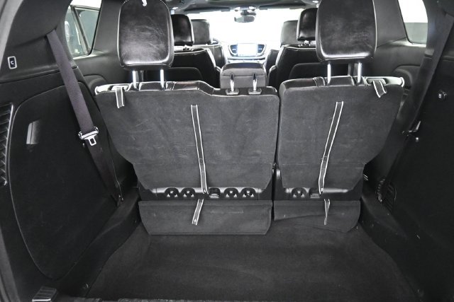 Used 2025 Chrysler Pacifica Limited FWD image 25