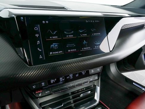 Used 2023 Audi e-tron GT Prestige image 13