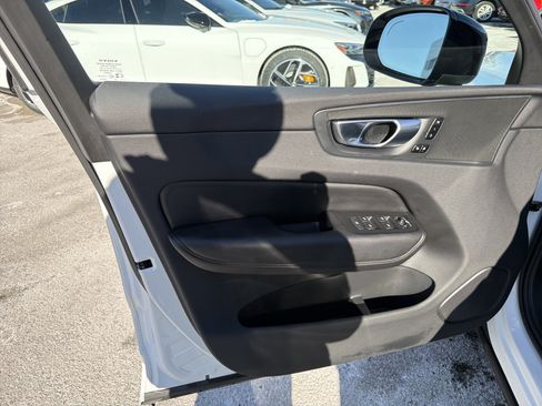 Used 2025 Volvo XC60 B5 Core image 6