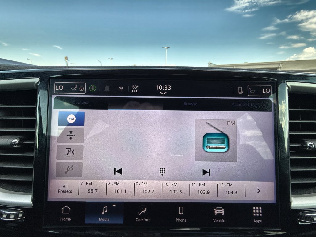 Used 2025 Chrysler Pacifica Select FWD image 19