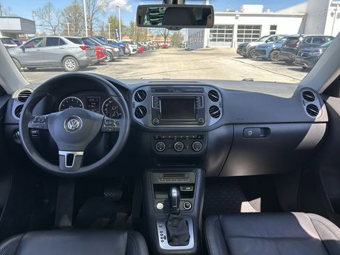 Used 2017 Volkswagen Tiguan Sport image 9