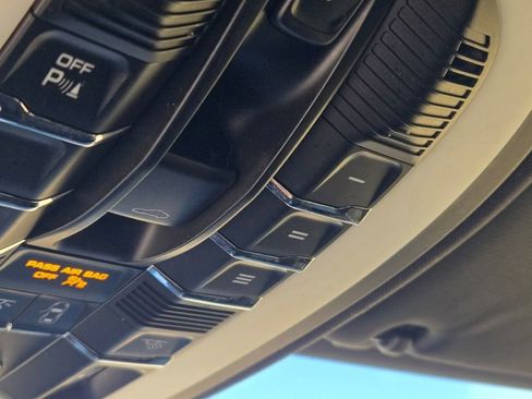 Used 2018 Porsche Cayenne image 30