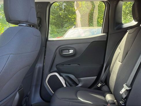 Used 2017 Jeep Renegade Latitude image 22