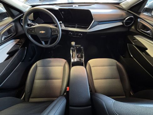 Used 2025 Chevrolet Trax LT image 37