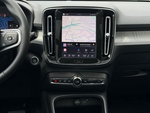 Certified 2025 Volvo XC40 B5 Plus AWD/4WD image 15