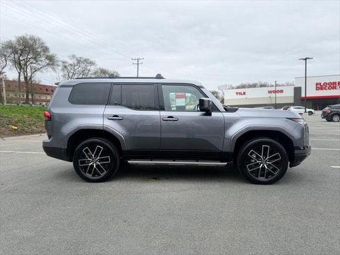 Used 2024 Lexus GX 550 w/ Accessory Package (Z1) AWD/4WD image 8