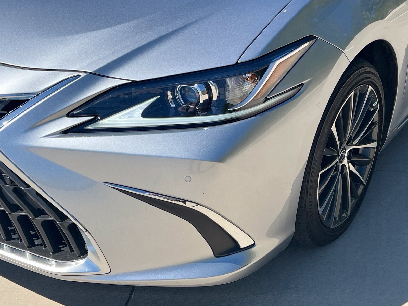 Used 2022 Lexus ES 350 w/ Premium Package FWD image 4