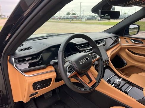 Used 2024 Jeep Grand Cherokee Summit AWD/4WD image 7