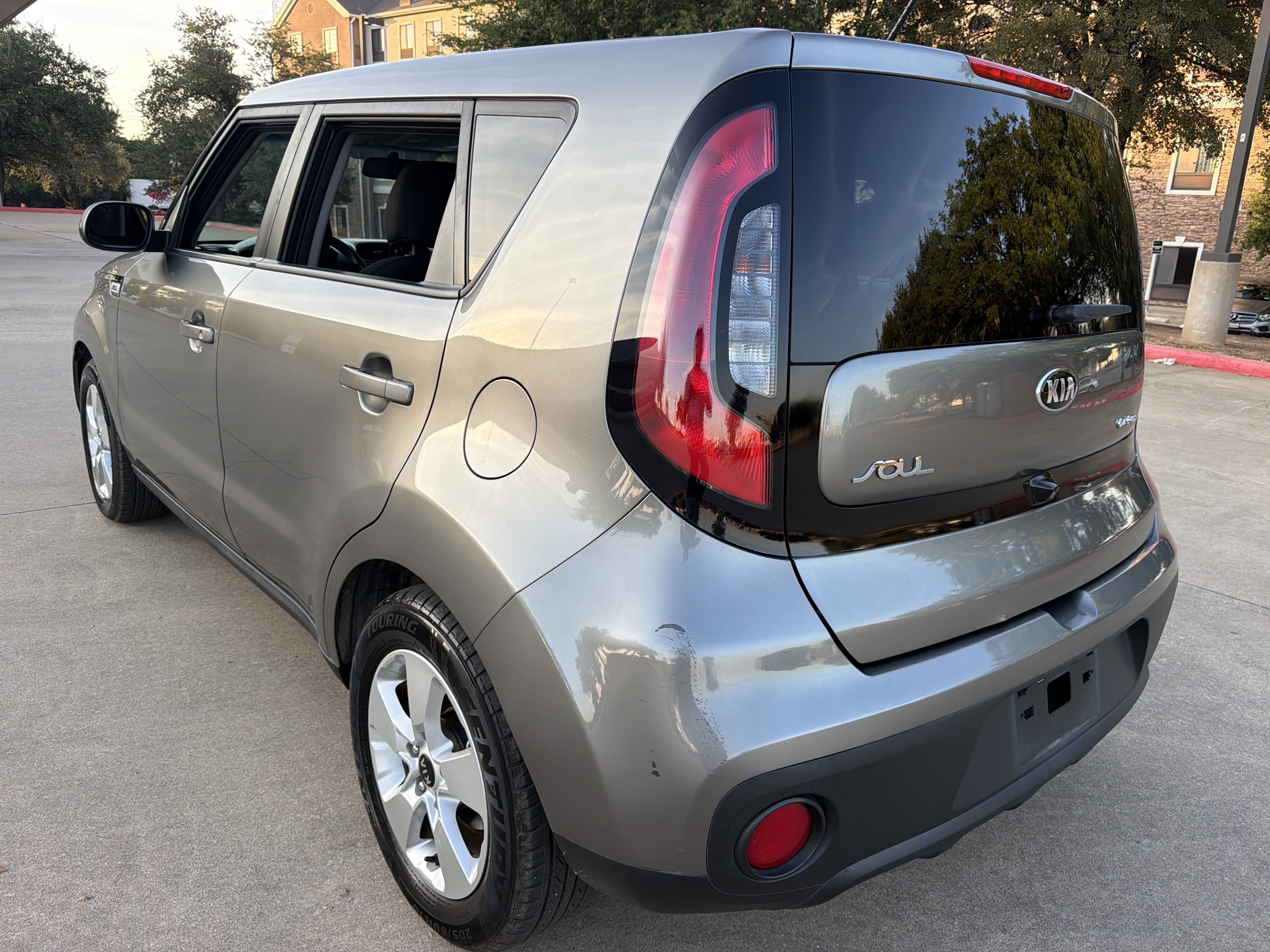 Used 2018 Kia Soul w/ Convenience Package FWD image 5