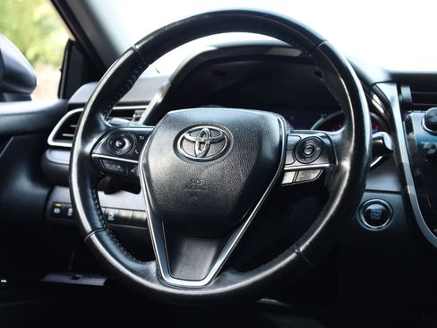 Used 2020 Toyota Camry XSE image 9