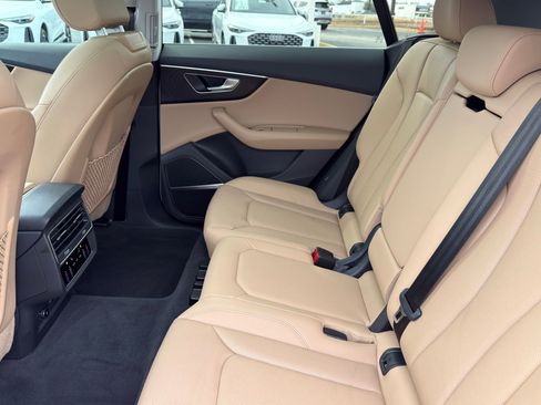 Used 2022 Audi Q8 Premium Plus image 28