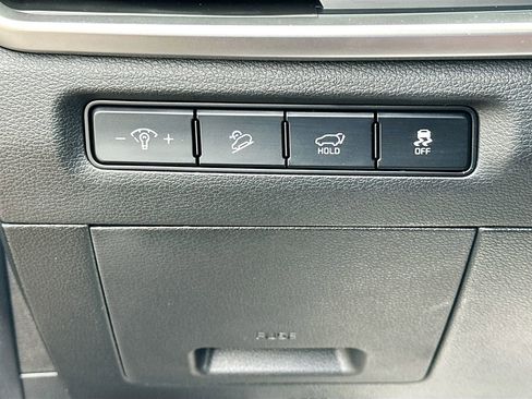 Used 2024 Kia Telluride EX w/ EX Captain's Chair Package image 10