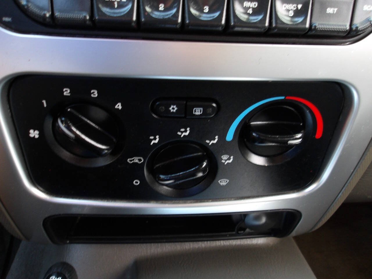 Used 2005 Jeep Liberty Limited AWD/4WD image 13