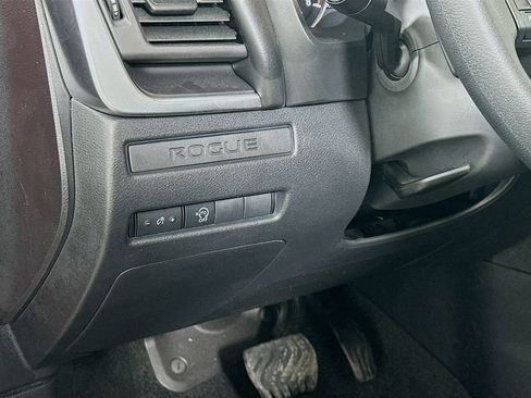 Used 2025 Nissan Rogue S image 10