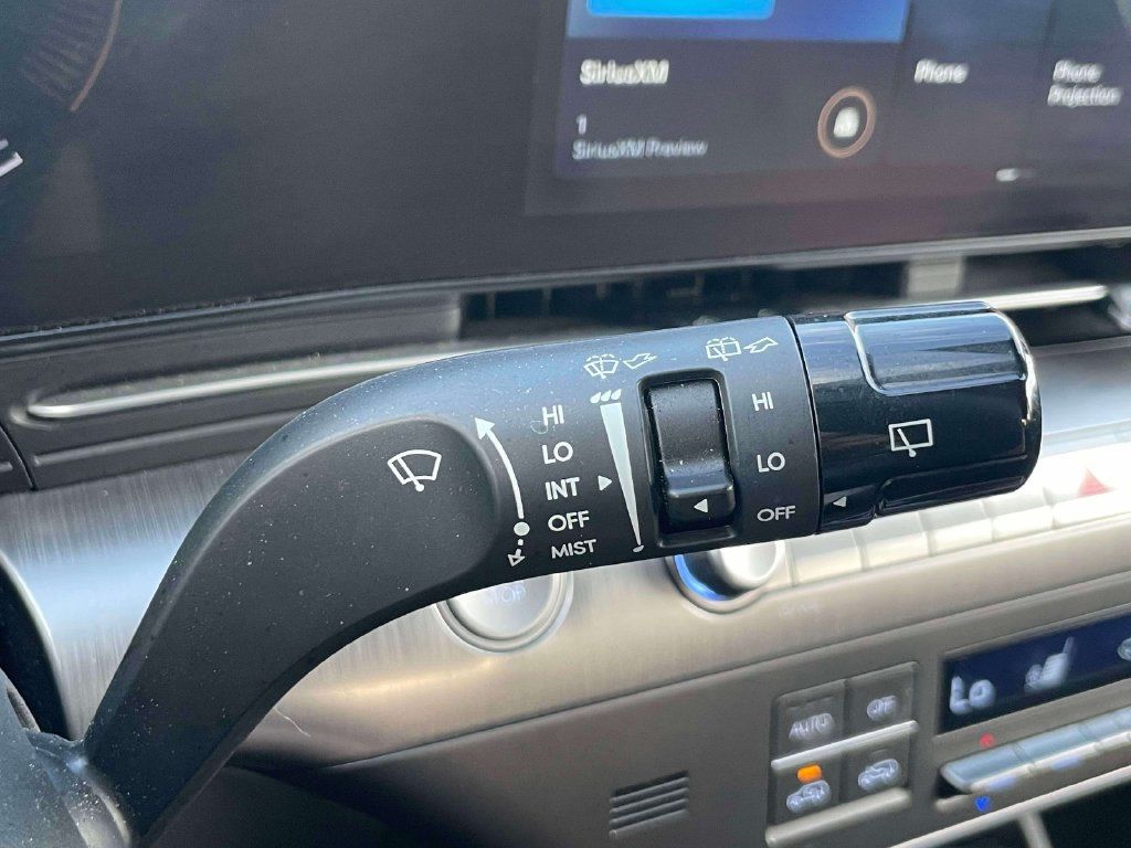 Used 2024 Hyundai Kona SEL AWD/4WD image 25