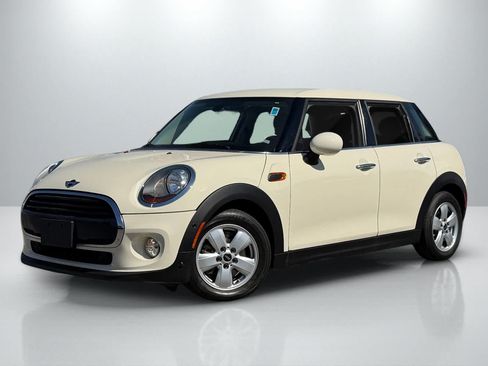 Used 2018 MINI Cooper 4-Door Hardtop FWD image 1