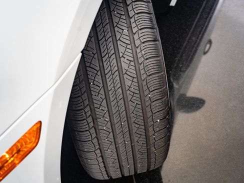 Certified 2024 Porsche Macan image 39