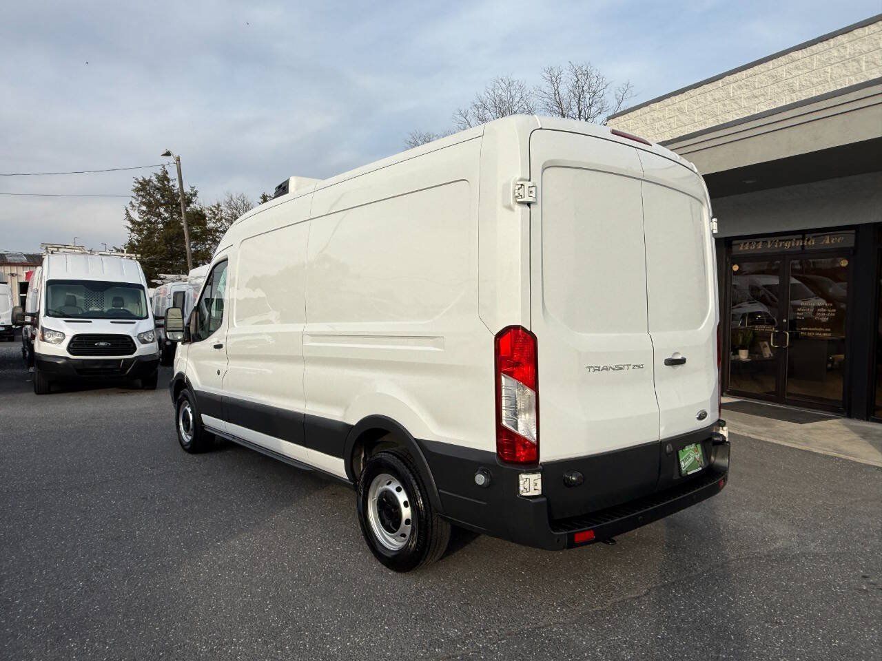 Used 2017 Ford Transit 250 148 Medium Roof RWD image 2