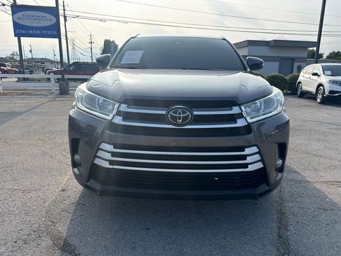 Used 2019 Toyota Highlander XLE FWD image 8