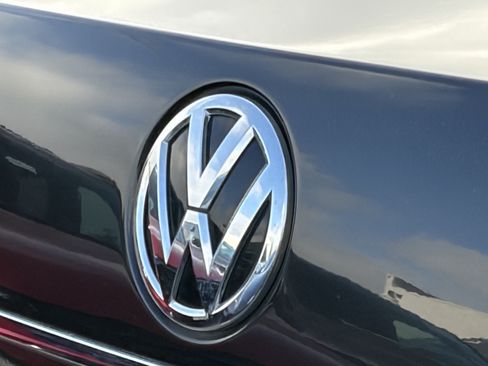 Used 2017 Volkswagen Passat 1.8T R-Line FWD image 4