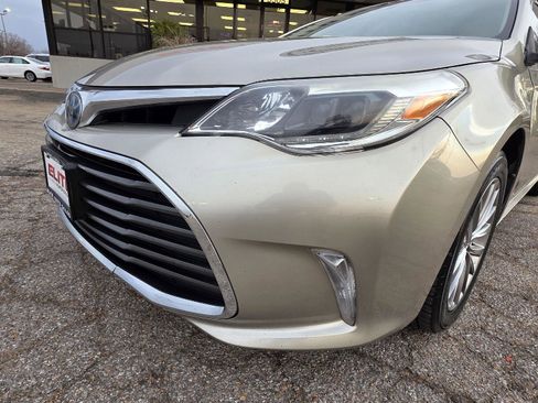 Used 2018 Toyota Avalon Limited image 41