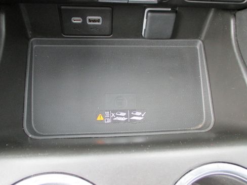 Used 2023 Chevrolet Suburban LT w/ Luxury Package image 25