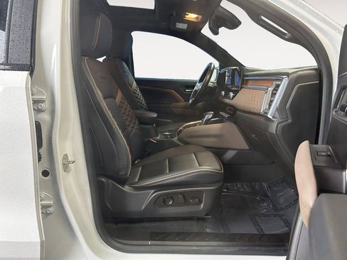 Used 2023 GMC Canyon Denali image 10