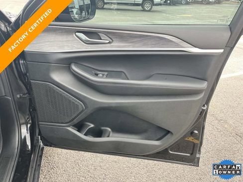 Certified 2024 Jeep Grand Cherokee L Limited w/ Luxury Tech Group II image 24