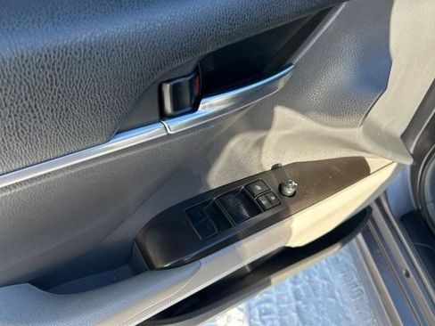 Used 2022 Toyota Camry SE image 13