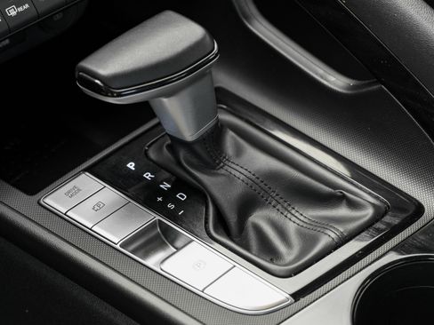 Used 2023 Hyundai Elantra Limited image 11