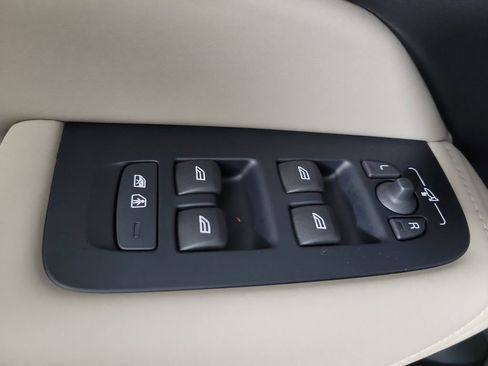 Certified 2026 Volvo XC60 B5 Plus w/ Protection Package Premier image 20