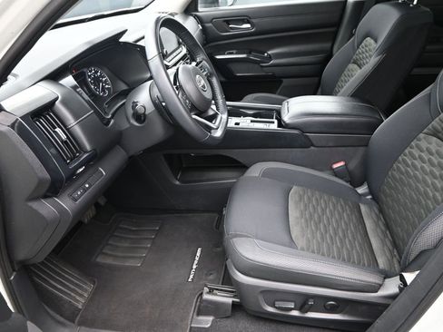 Used 2022 Nissan Pathfinder SV image 13