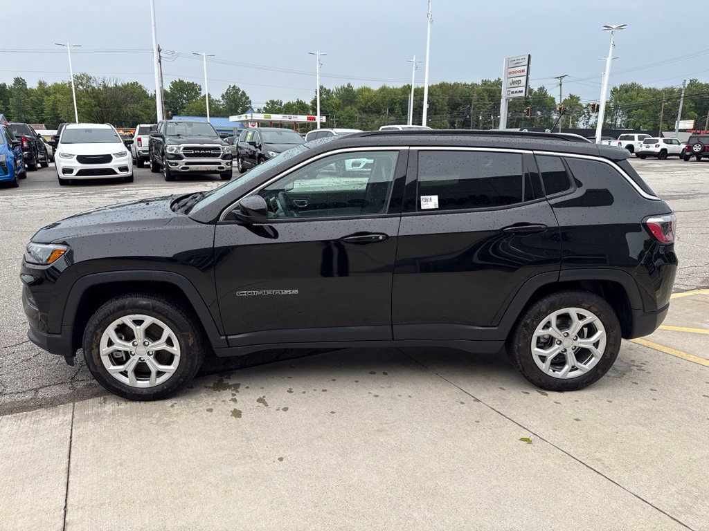 Used 2024 Jeep Compass Latitude AWD/4WD image 9