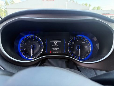 Used 2018 Chrysler Pacifica Touring Plus FWD image 10