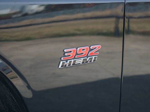 Used 2015 Dodge Challenger SRT image 12