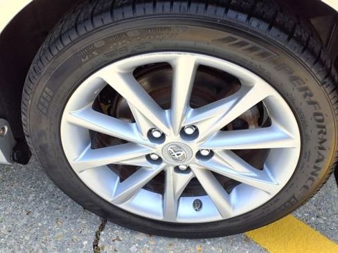Used 2012 Toyota Prius V Five FWD image 4