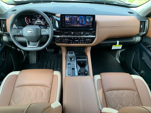 New 2026 Nissan Pathfinder Platinum FWD image 13