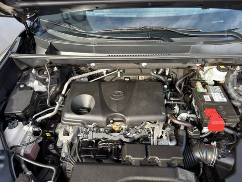 Used 2019 Toyota RAV4 Limited image 17