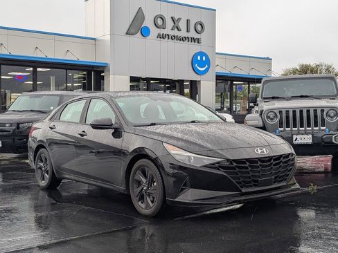 Used 2022 Hyundai Elantra SEL w/ Convenience Package FWD image 1