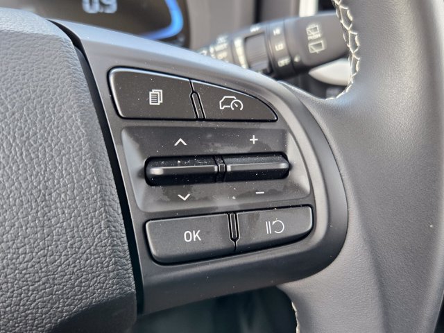 Used 2025 Hyundai Venue Limited FWD image 12