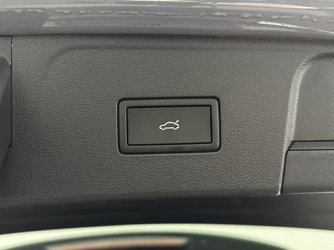 Used 2026 Volkswagen Atlas SE image 31