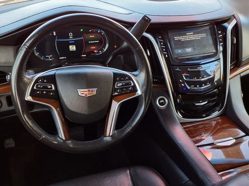 Used 2020 Cadillac Escalade 2WD image 13