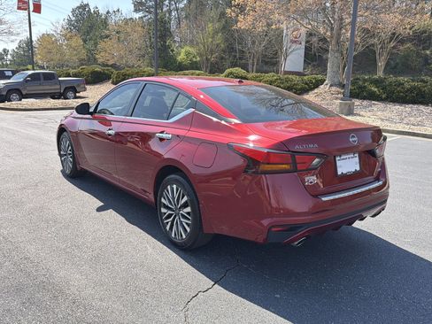 Used 2023 Nissan Altima 2.5 SV w/ SV Premium Package image 7