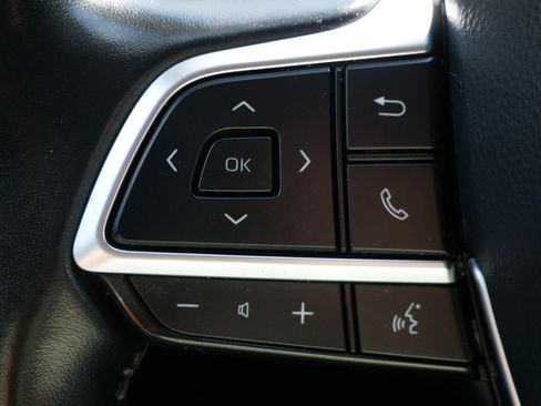 Used 2021 Toyota Highlander XLE AWD/4WD image 27