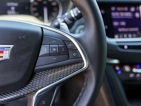 Used 2025 Cadillac XT5 Sportv w/ LPO, Floor Liner Package AWD/4WD image 13