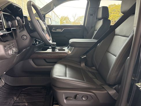 New 2026 GMC Sierra 1500 SLT image 15